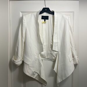 Preowned | BCBGMaxAzria cropped Off- White Jacket | SZ L